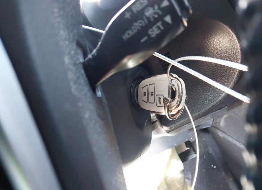 Photo 11 of 2018 Toyota Corolla SE (VIN 5YFBURHE1JP839728)