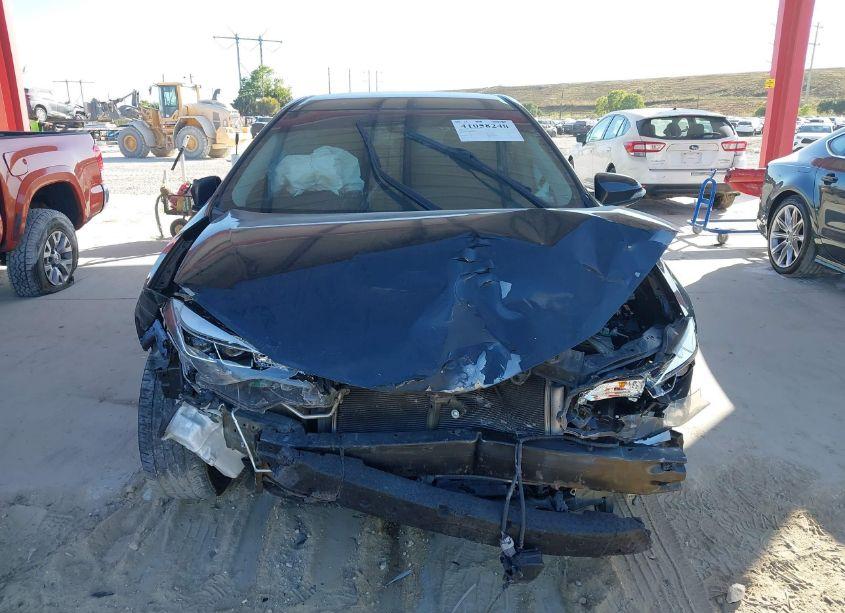 Photo 12 of 2018 Toyota Corolla SE (VIN 5YFBURHE1JP839728)