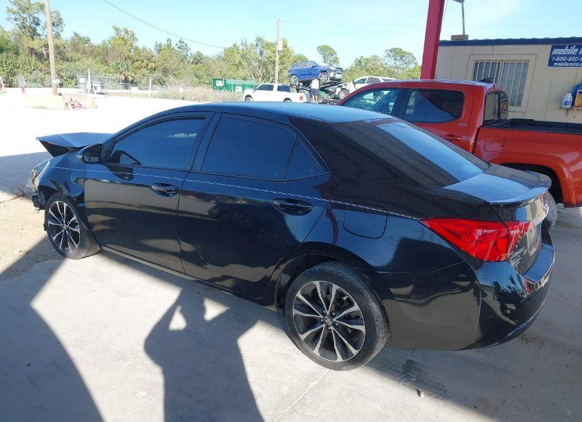 Photo 14 of 2018 Toyota Corolla SE (VIN 5YFBURHE1JP839728)