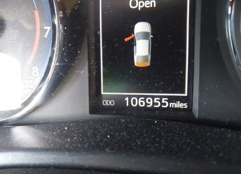 Photo 15 of 2018 Toyota Corolla SE (VIN 5YFBURHE1JP839728)