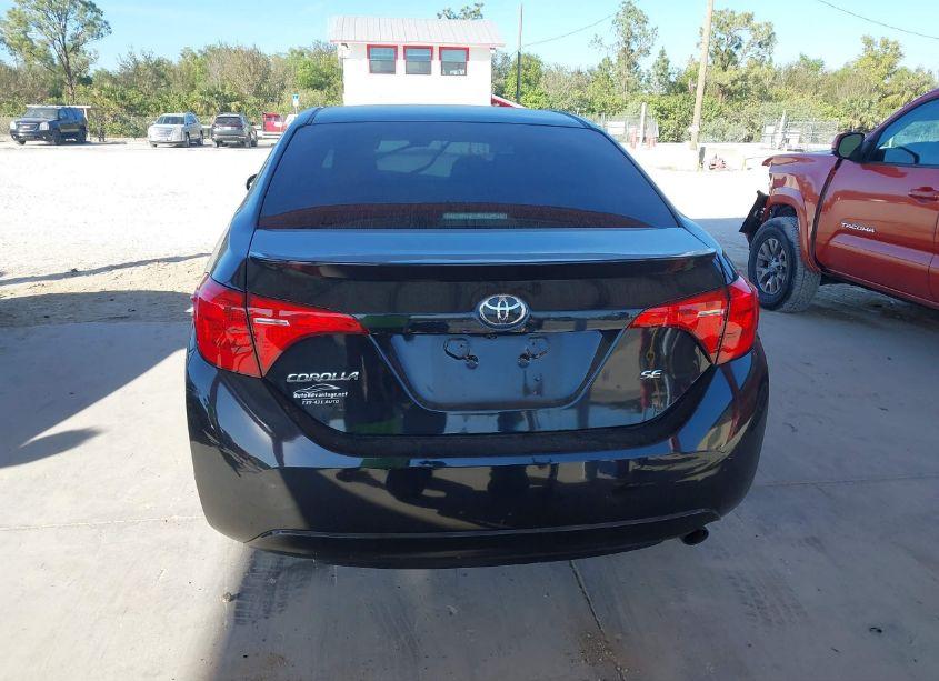 Photo 16 of 2018 Toyota Corolla SE (VIN 5YFBURHE1JP839728)