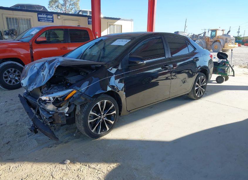 Photo 2 of 2018 Toyota Corolla SE (VIN 5YFBURHE1JP839728)