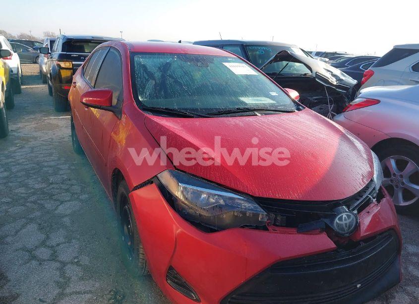 2018 Toyota Corolla LE (VIN 5YFBURHE1JP846582) main photo