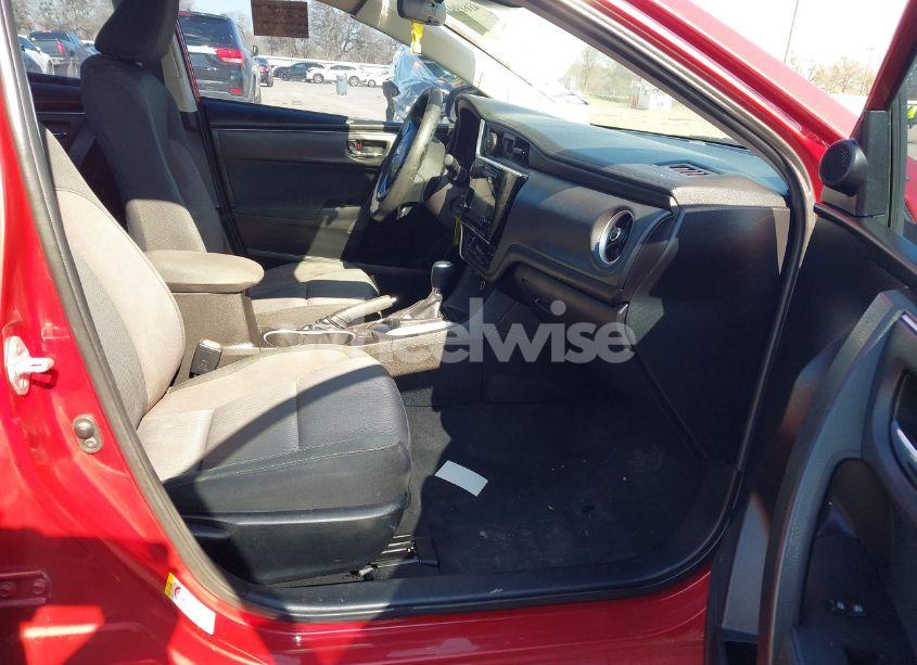 Photo 5 of 2018 Toyota Corolla LE (VIN 5YFBURHE1JP846582)