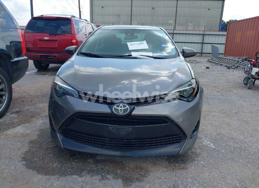 Photo 12 of 2018 Toyota Corolla LE (VIN 5YFBURHE1JP855556)