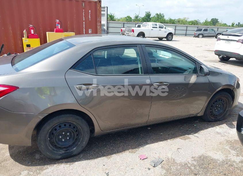 Photo 13 of 2018 Toyota Corolla LE (VIN 5YFBURHE1JP855556)