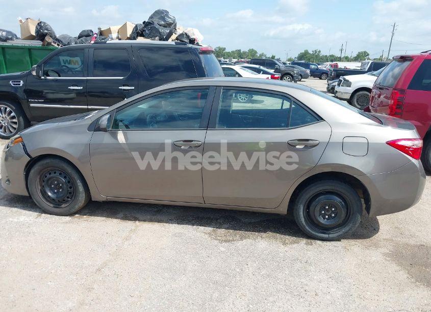 Photo 14 of 2018 Toyota Corolla LE (VIN 5YFBURHE1JP855556)