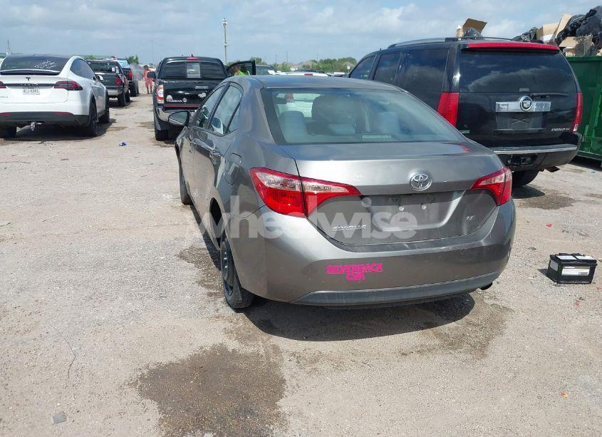 Photo 3 of 2018 Toyota Corolla LE (VIN 5YFBURHE1JP855556)