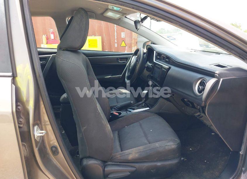 Photo 5 of 2018 Toyota Corolla LE (VIN 5YFBURHE1JP855556)