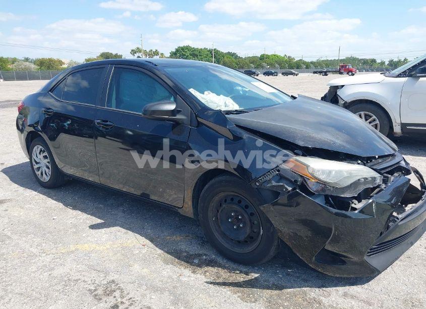 2019 Toyota Corolla LE (VIN 5YFBURHE1KP865263) main photo