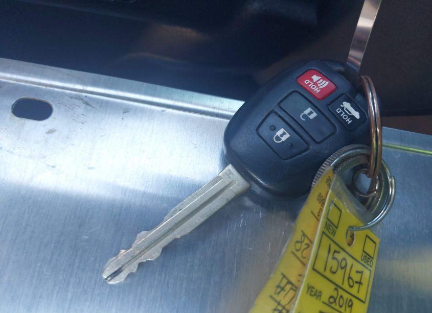 Photo 11 of 2019 Toyota Corolla SE (VIN 5YFBURHE1KP869104)