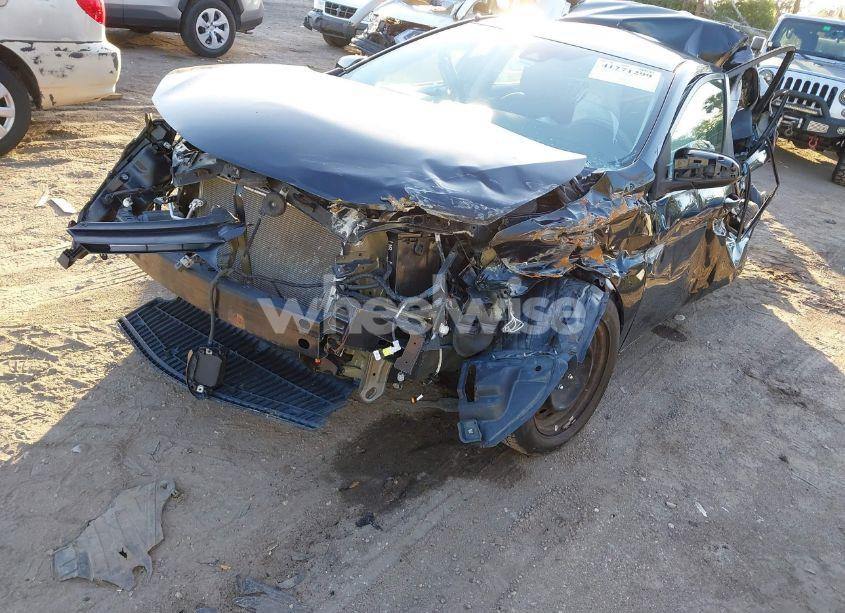 Photo 2 of 2019 Toyota Corolla LE (VIN 5YFBURHE1KP870639)