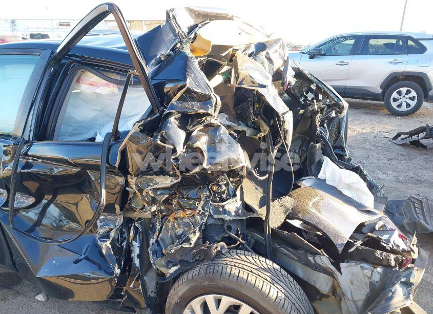 Photo 6 of 2019 Toyota Corolla LE (VIN 5YFBURHE1KP870639)