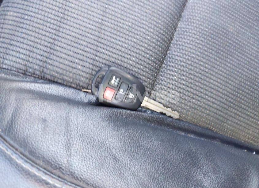 Photo 11 of 2019 Toyota Corolla SE (VIN 5YFBURHE1KP877641)