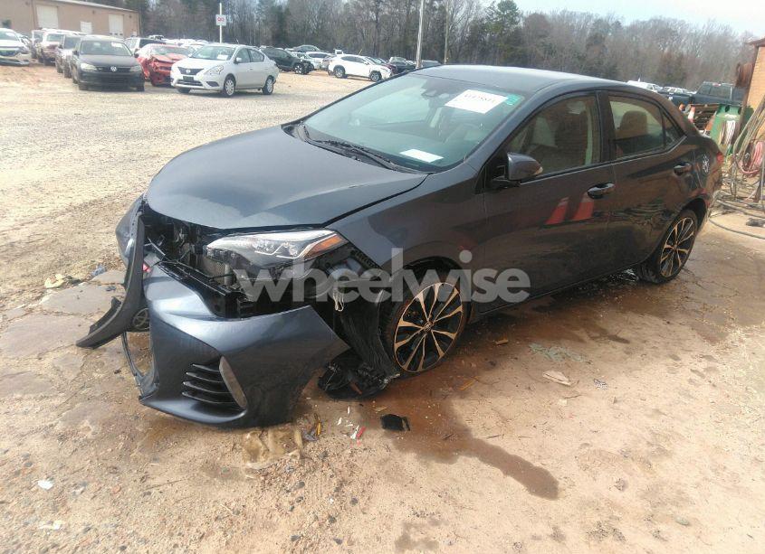 Photo 2 of 2019 Toyota Corolla SE (VIN 5YFBURHE1KP877641)