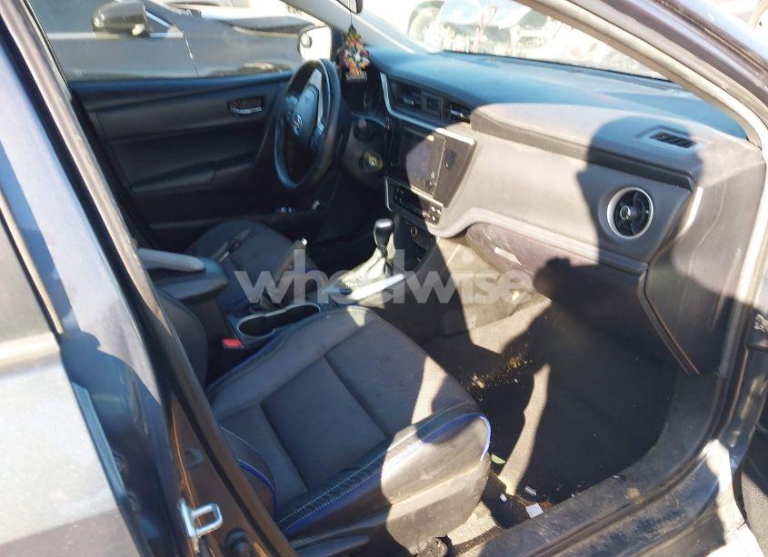 Photo 5 of 2019 Toyota Corolla SE (VIN 5YFBURHE1KP877641)