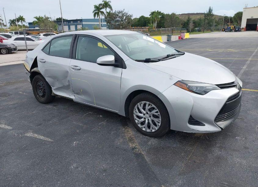 2019 Toyota Corolla LE (VIN 5YFBURHE1KP886047) main photo