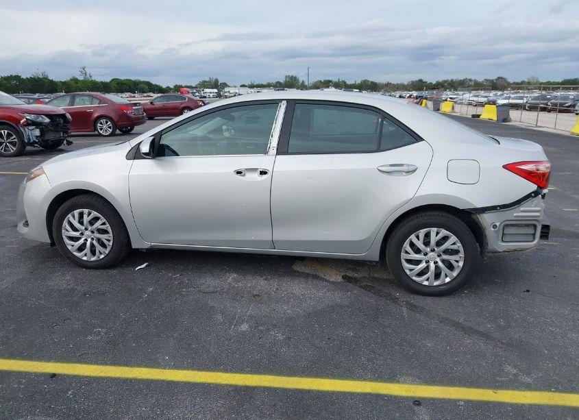 Photo 14 of 2019 Toyota Corolla LE (VIN 5YFBURHE1KP886047)