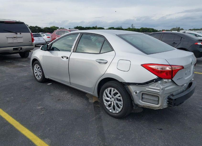 Photo 3 of 2019 Toyota Corolla LE (VIN 5YFBURHE1KP886047)