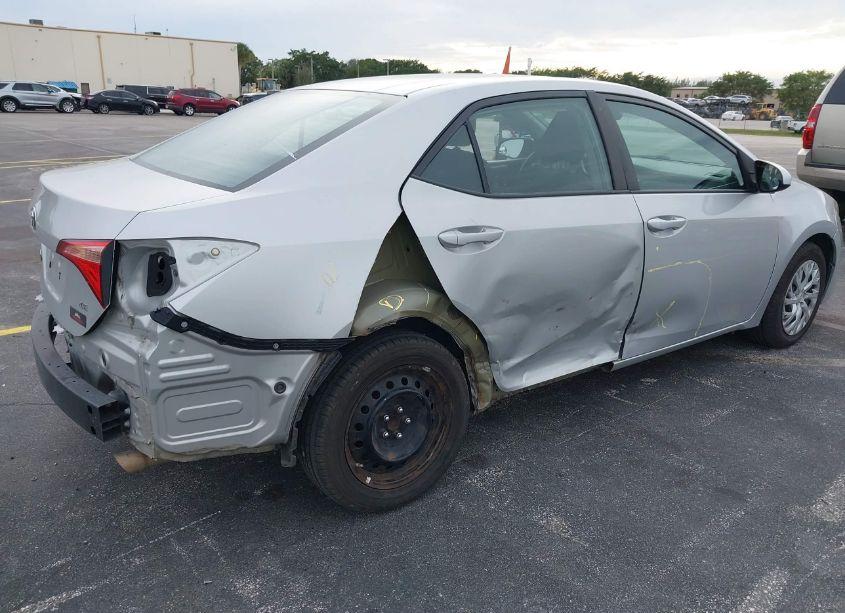 Photo 6 of 2019 Toyota Corolla LE (VIN 5YFBURHE1KP886047)