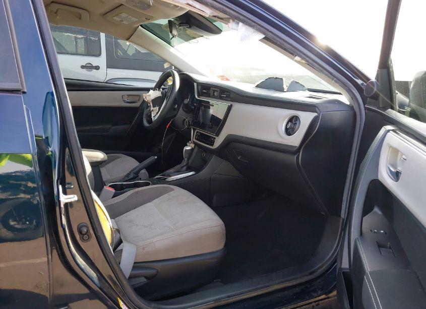 Photo 5 of 2019 Toyota Corolla LE (VIN 5YFBURHE1KP890597)