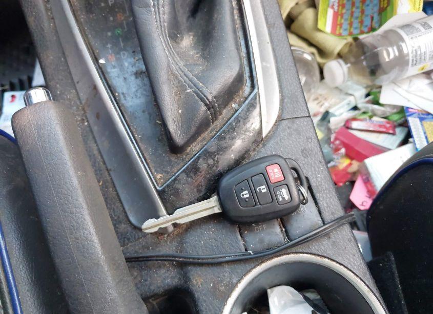 Photo 11 of 2019 Toyota Corolla SE (VIN 5YFBURHE1KP891040)