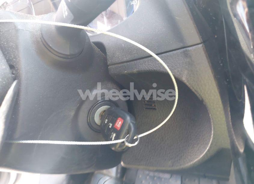 Photo 11 of 2019 Toyota Corolla SE (VIN 5YFBURHE1KP922769)