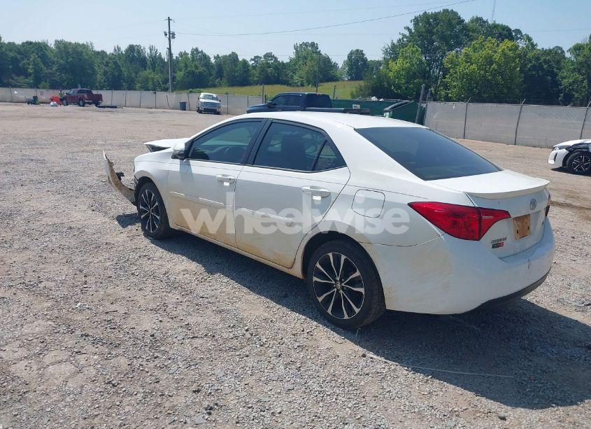 Photo 3 of 2019 Toyota Corolla SE (VIN 5YFBURHE1KP922769)