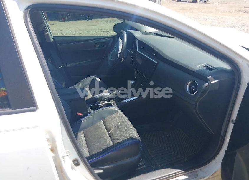 Photo 5 of 2019 Toyota Corolla SE (VIN 5YFBURHE1KP922769)