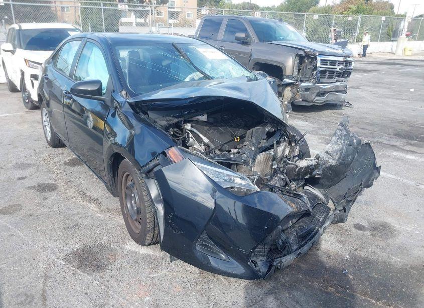 2019 Toyota Corolla LE (VIN 5YFBURHE1KP925834) main photo