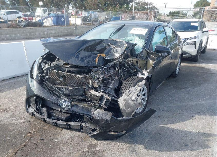 Photo 2 of 2019 Toyota Corolla LE (VIN 5YFBURHE1KP925834)