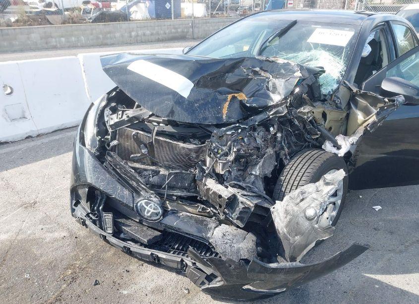 Photo 6 of 2019 Toyota Corolla LE (VIN 5YFBURHE1KP925834)