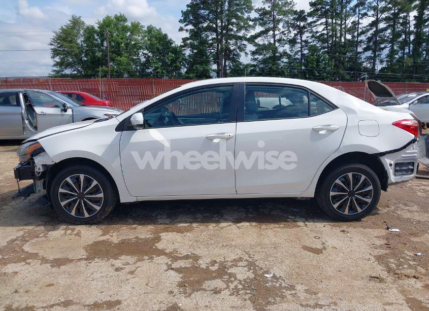 Photo 18 of 2019 Toyota Corolla LE (VIN 5YFBURHE1KP927213)