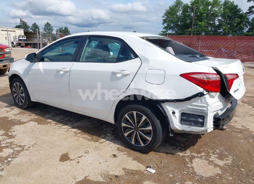 Photo 3 of 2019 Toyota Corolla LE (VIN 5YFBURHE1KP927213)