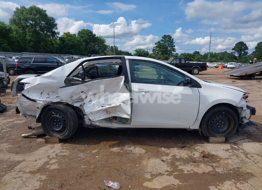 Photo 6 of 2019 Toyota Corolla LE (VIN 5YFBURHE1KP927213)
