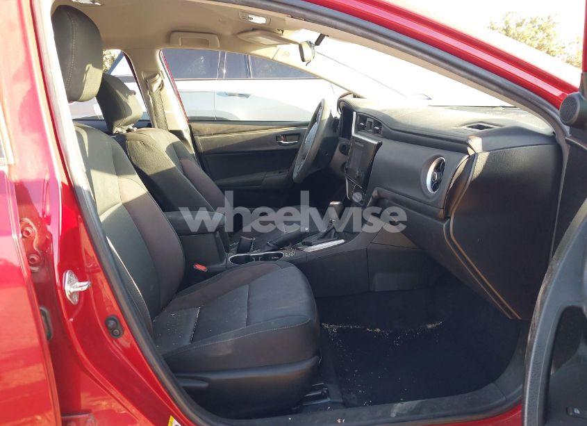 Photo 5 of 2019 Toyota Corolla LE (VIN 5YFBURHE1KP930659)