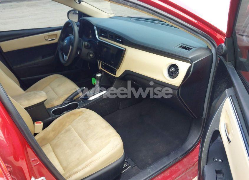 Photo 5 of 2019 Toyota Corolla LE (VIN 5YFBURHE1KP939832)