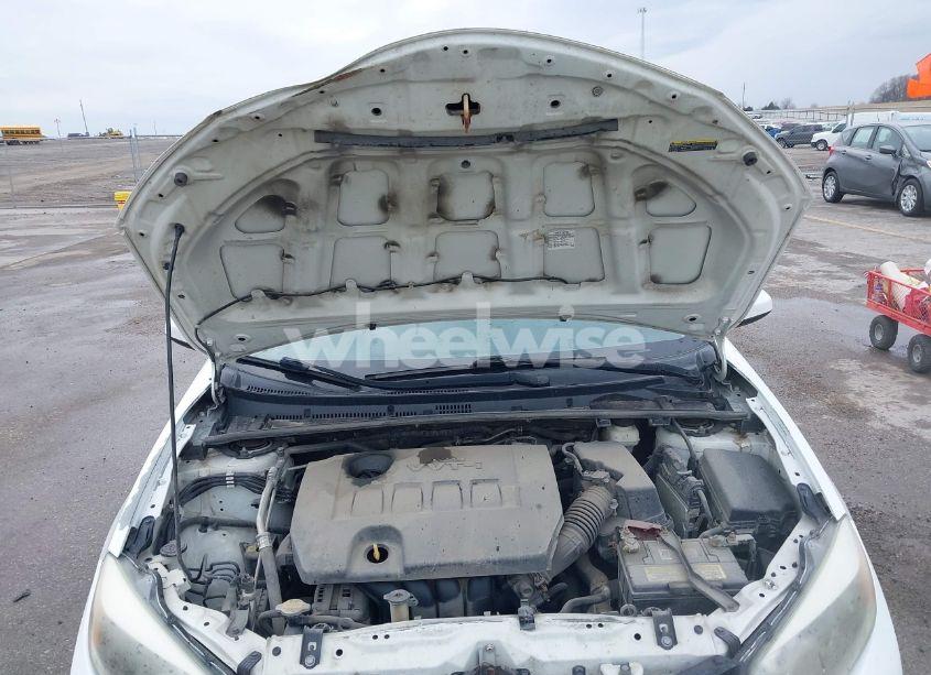 Photo 10 of 2014 Toyota Corolla LE (VIN 5YFBURHE2EP088810)