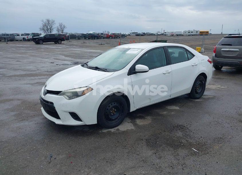 Photo 2 of 2014 Toyota Corolla LE (VIN 5YFBURHE2EP088810)
