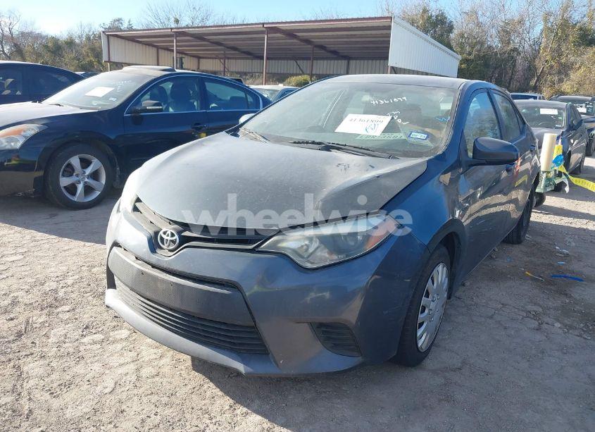 Photo 2 of 2014 Toyota Corolla LE (VIN 5YFBURHE2EP108425)