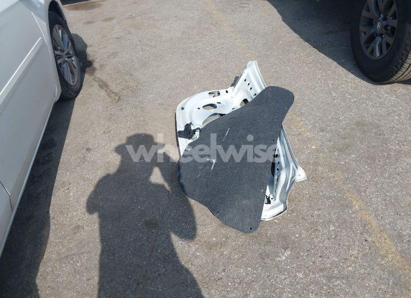 Photo 12 of 2015 Toyota Corolla LE PLUS (VIN 5YFBURHE2FP196409)