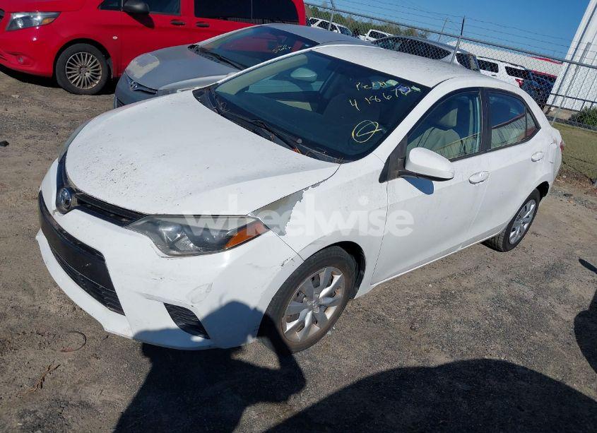 Photo 2 of 2015 Toyota Corolla LE (VIN 5YFBURHE2FP257824)