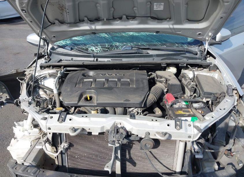 Photo 10 of 2015 Toyota Corolla LE (VIN 5YFBURHE2FP276096)