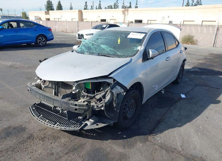 Photo 2 of 2015 Toyota Corolla LE (VIN 5YFBURHE2FP276096)