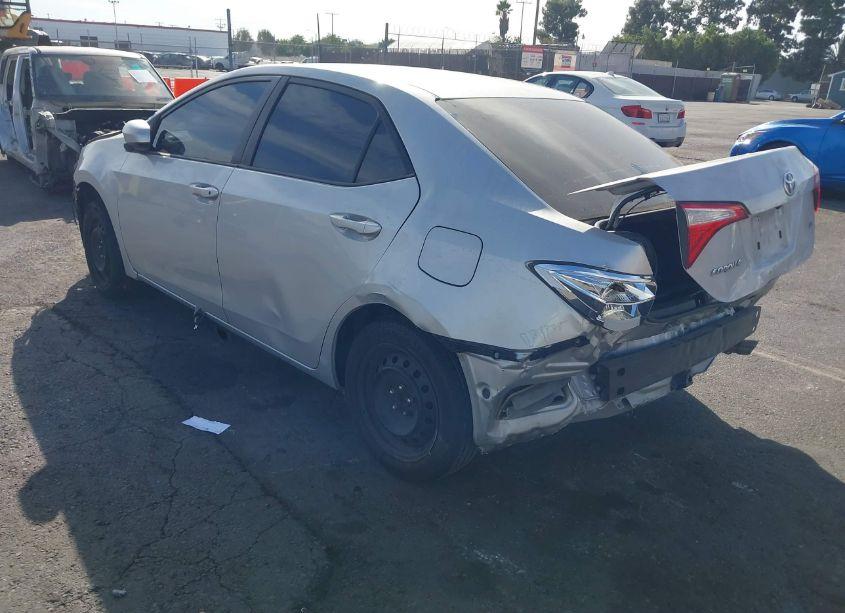 Photo 3 of 2015 Toyota Corolla LE (VIN 5YFBURHE2FP276096)