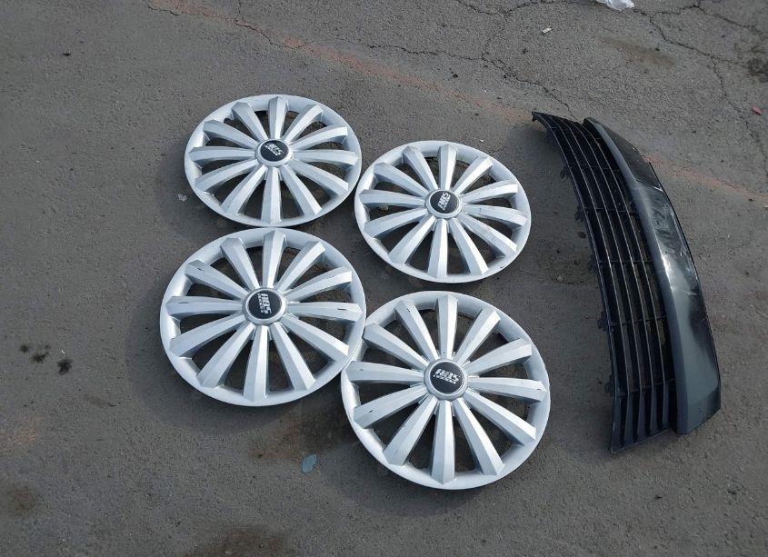 Photo 12 of 2015 Toyota Corolla LE (VIN 5YFBURHE2FP284781)