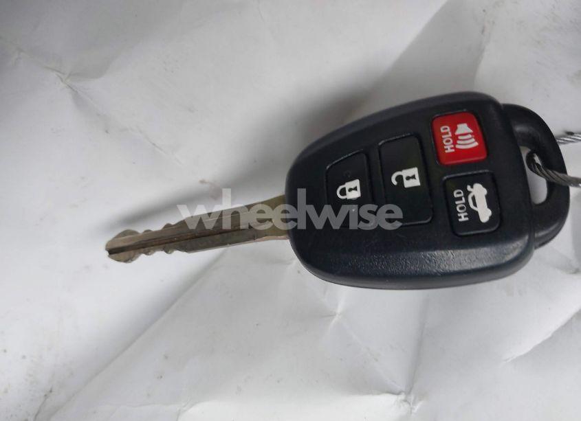 Photo 11 of 2015 Toyota Corolla LE (VIN 5YFBURHE2FP332585)