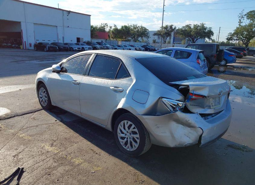 Photo 3 of 2015 Toyota Corolla LE (VIN 5YFBURHE2FP335762)