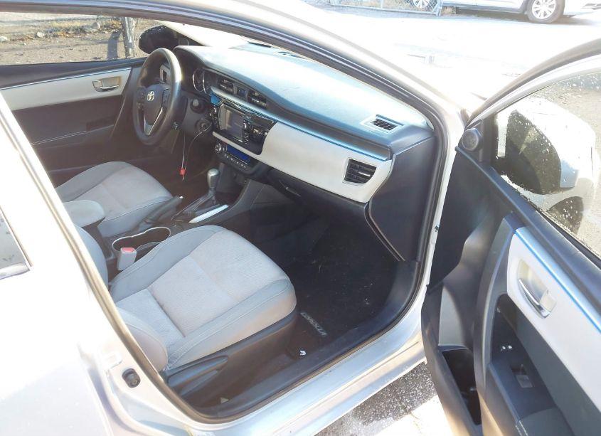 Photo 5 of 2015 Toyota Corolla LE (VIN 5YFBURHE2FP335762)