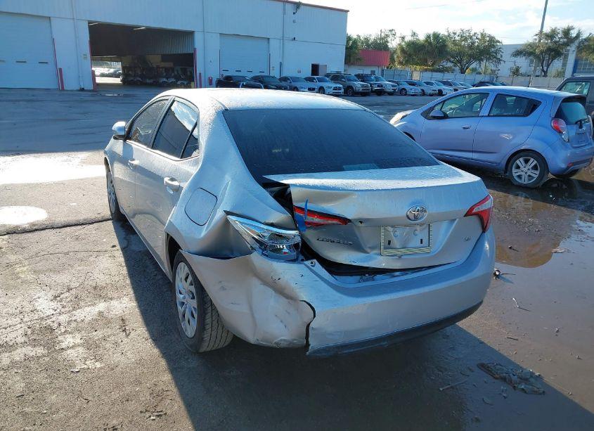 Photo 6 of 2015 Toyota Corolla LE (VIN 5YFBURHE2FP335762)